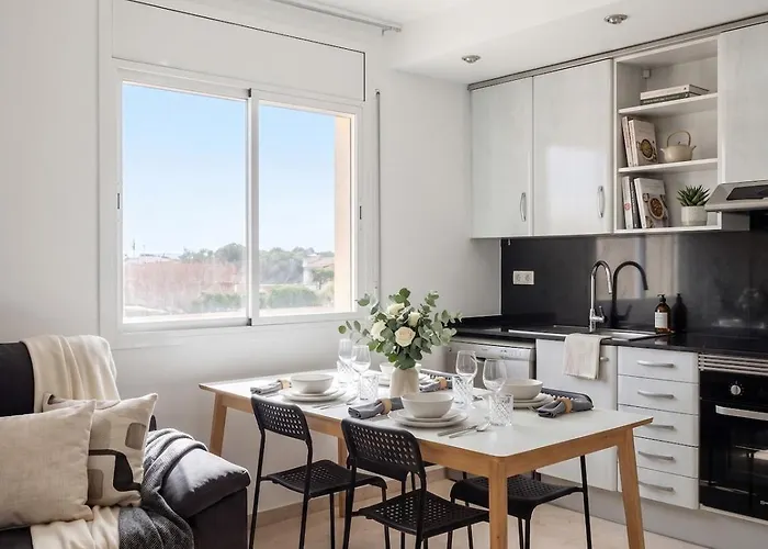 Beachside Apartment With Private Parking & Nature Views