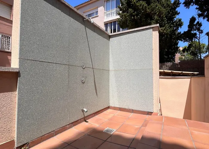 Beachside Apartment With Private Parking & Nature Views